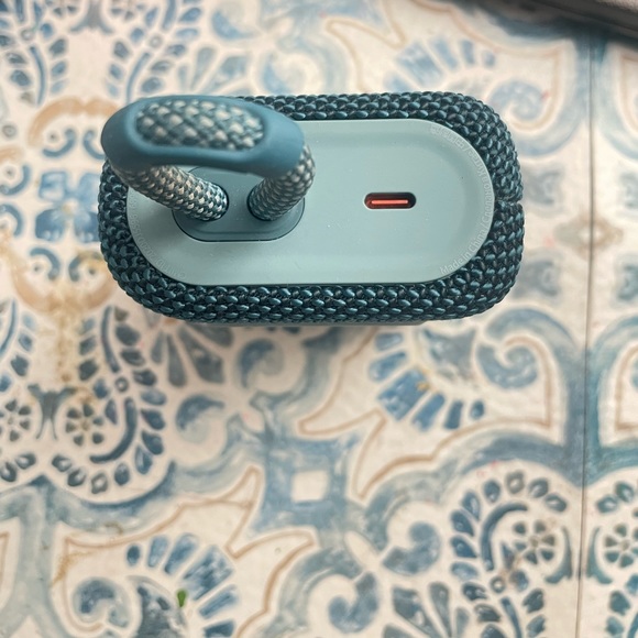 JBL Speaker - Picture 3 of 4